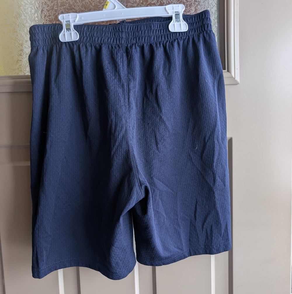 🩶3/$20 5/$30 7/$40🩶Mens Sz Med Sports Shorts - Picture 2 of 2